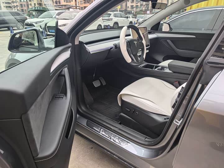 Фото 3 - Tesla Model Y