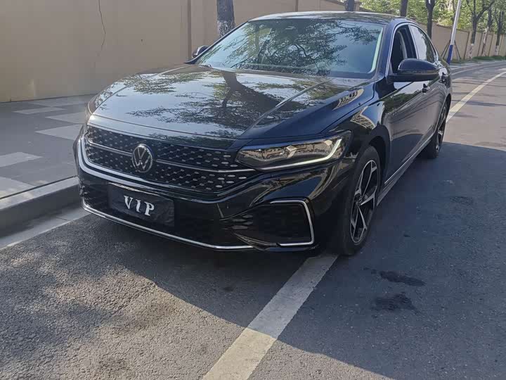 Фото 1 - Volkswagen Passat