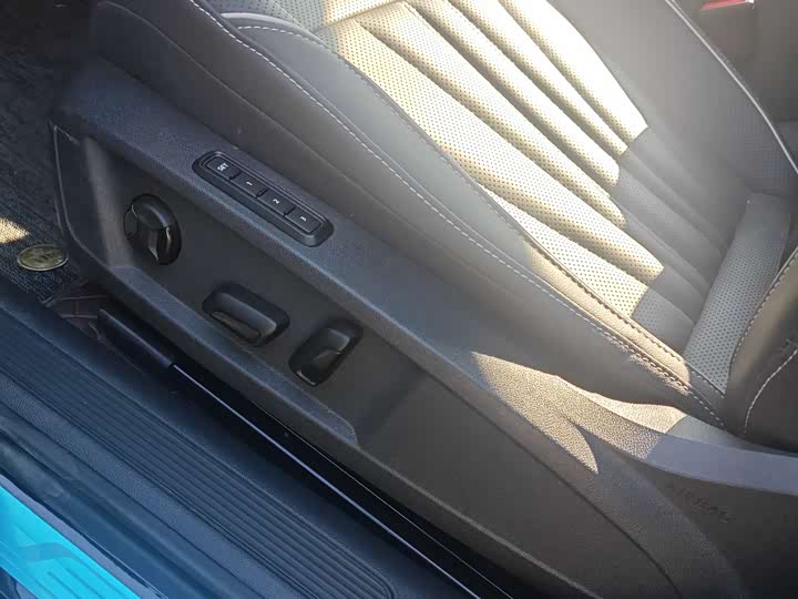 Фото 4 - Volkswagen Passat