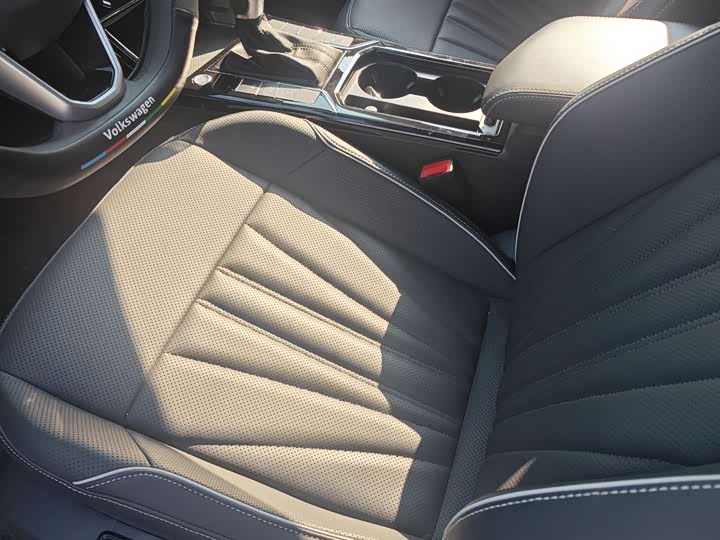 Фото 7 - Volkswagen Passat