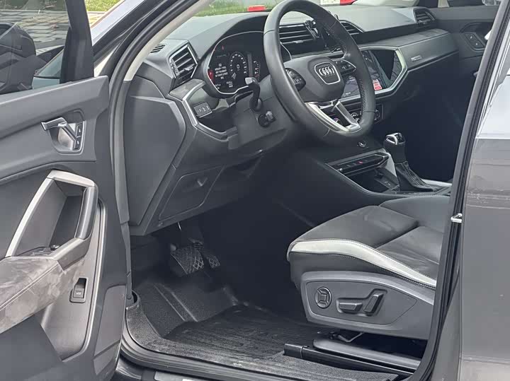 Фото 8 - Audi Q3