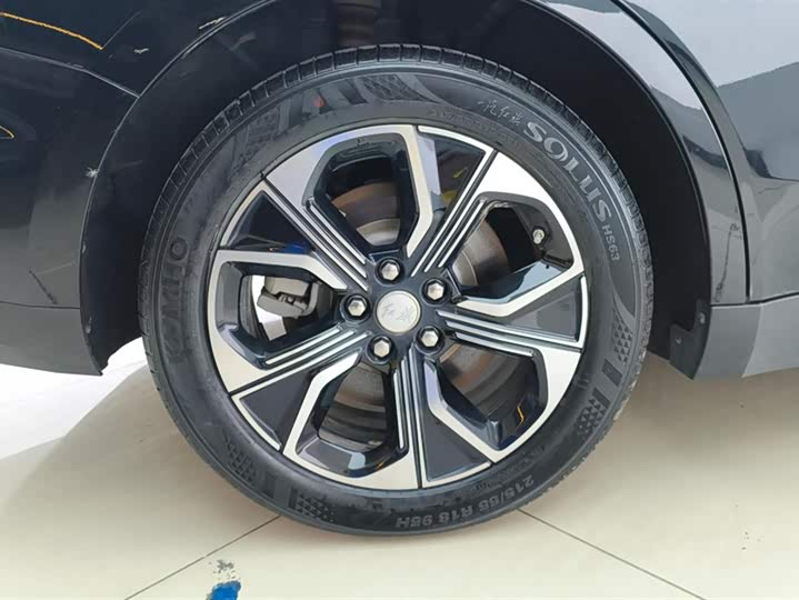 Фото 6 - Hongqi E-QM5