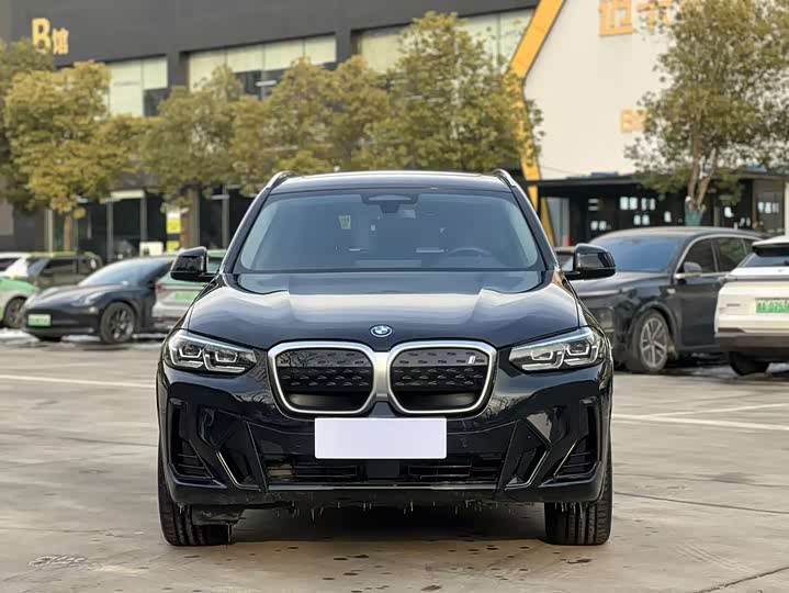Фото 2 - BMW iX3
