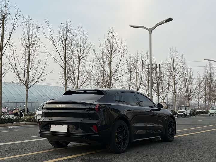 Фото 6 - Zeekr 001