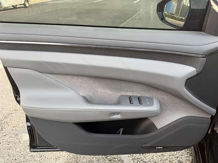 Фото 7 - Zeekr 001