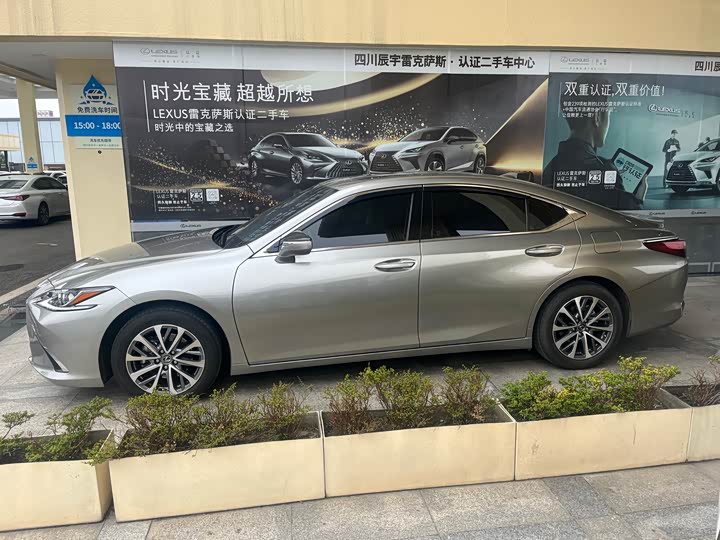 Фото 4 - Lexus ES