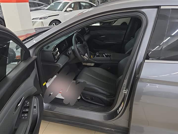 Фото 9 - BYD Qin L