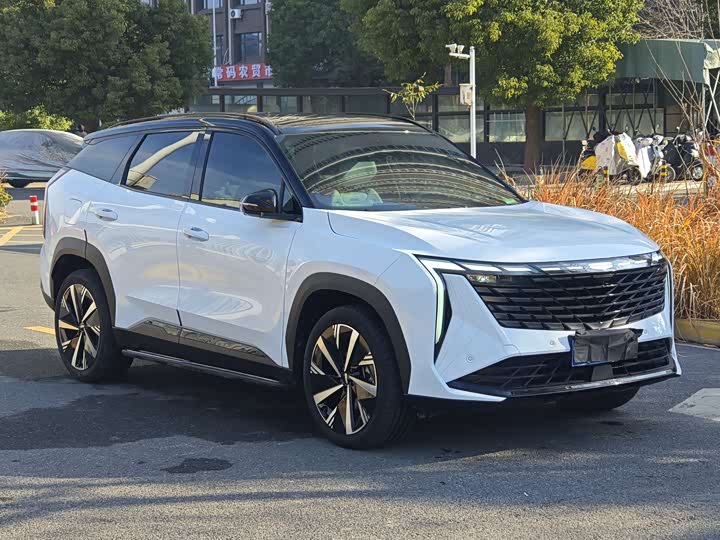 Фото 3 - Geely Atlas L