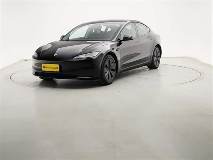 Фото 2 - Tesla Model 3