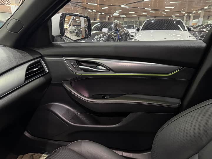 Фото 8 - Cadillac CT5