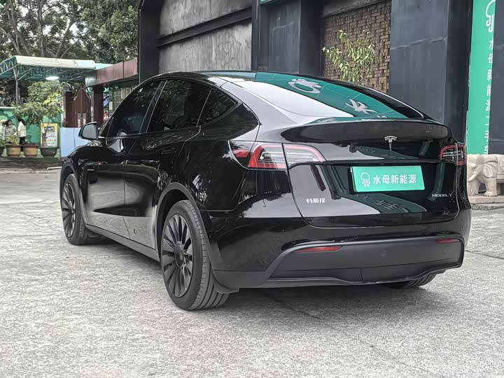 Фото 6 - Tesla Model Y