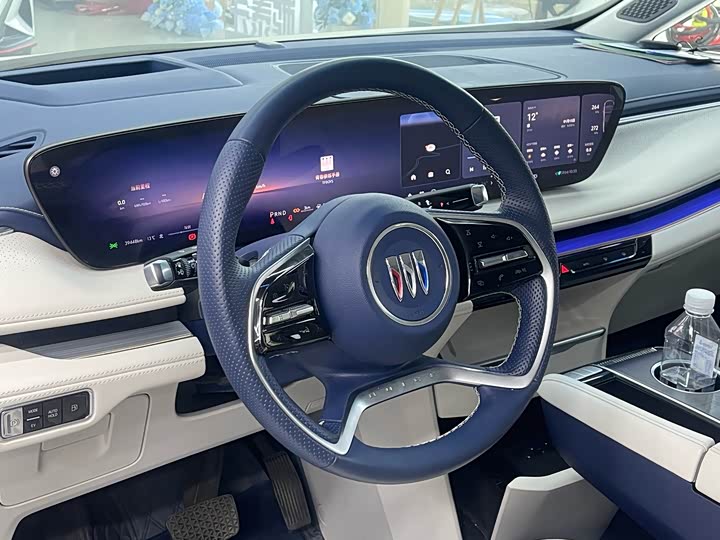 Фото 2 - Buick GL8 Hybrid