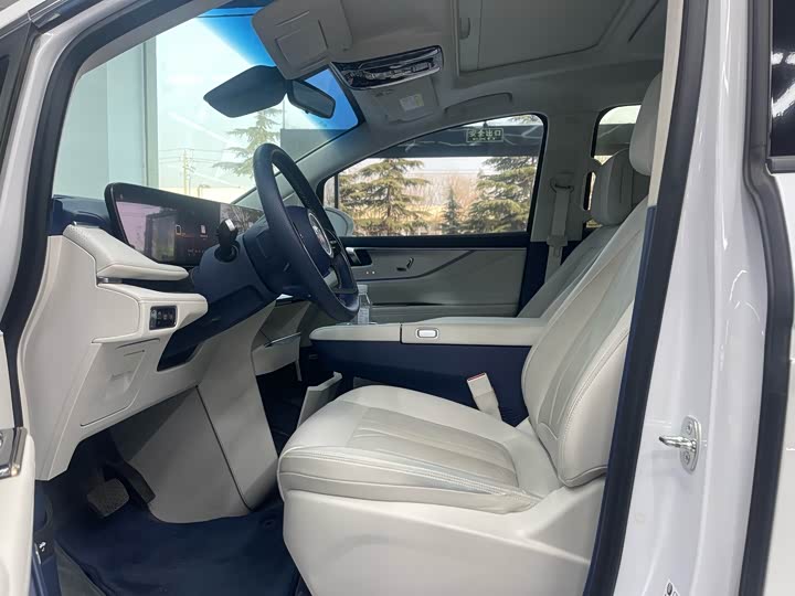 Фото 7 - Buick GL8 Hybrid