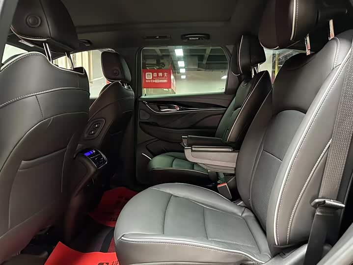 Фото 8 - Buick Enclave