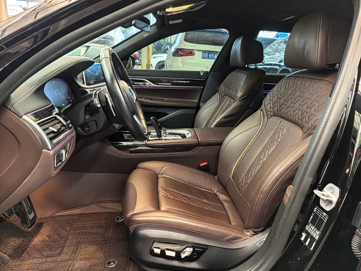 Фото 8 - BMW 7 Series