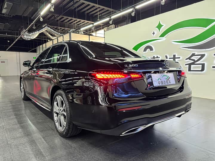 Фото 4 - Mercedes-Benz E-Class