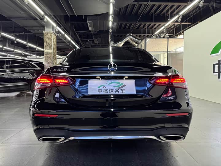 Фото 5 - Mercedes-Benz E-Class