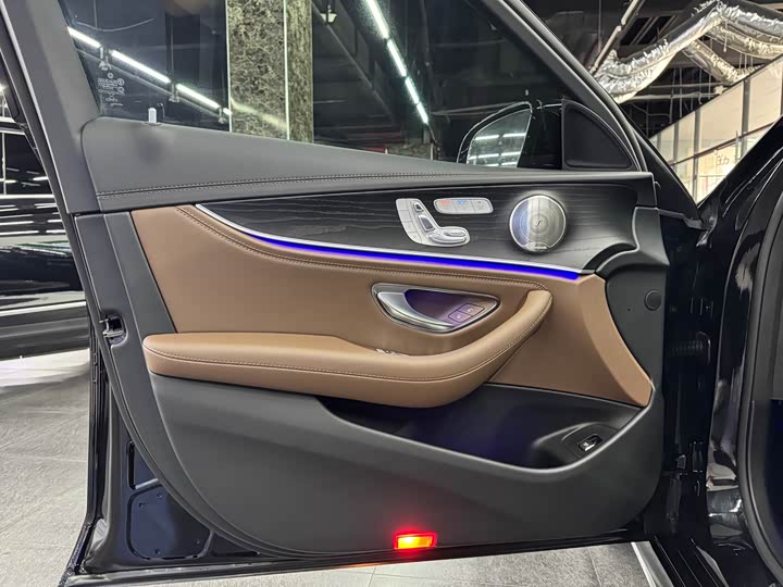 Фото 6 - Mercedes-Benz E-Class