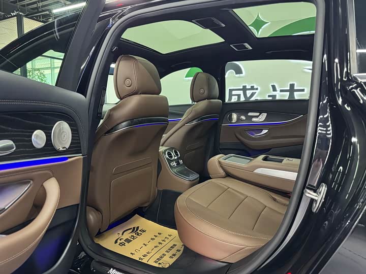 Фото 8 - Mercedes-Benz E-Class