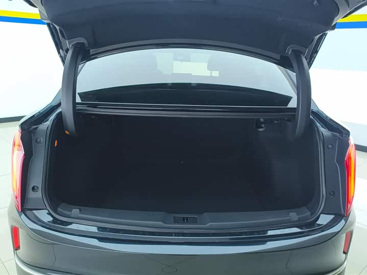 Фото 4 - Hongqi E-QM5