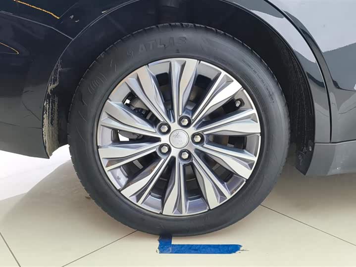 Фото 6 - Hongqi E-QM5