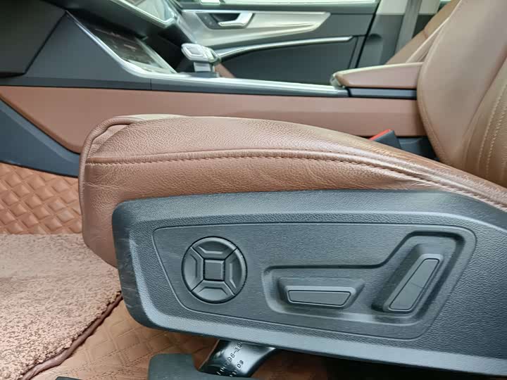 Фото 8 - Audi A6L