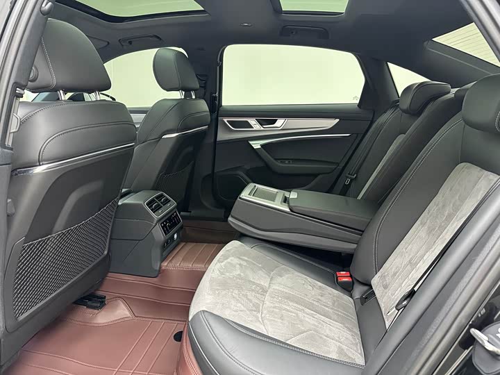 Фото 4 - Audi A6L