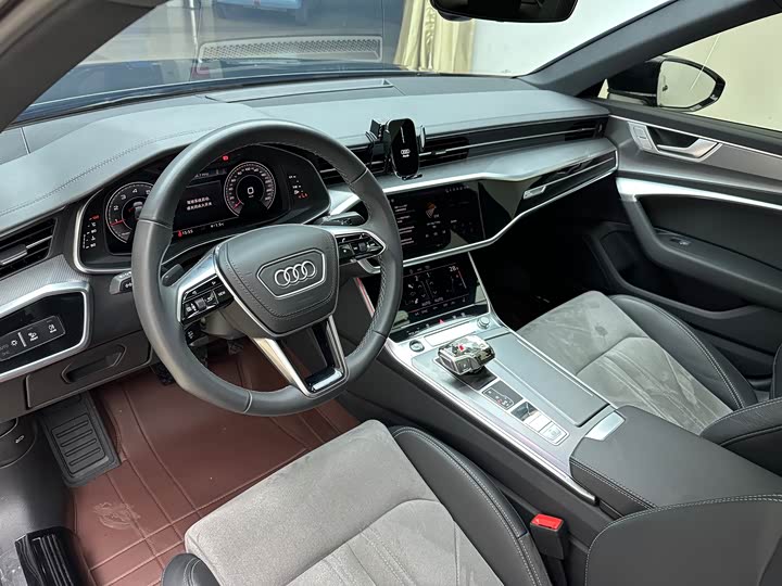 Фото 9 - Audi A6L