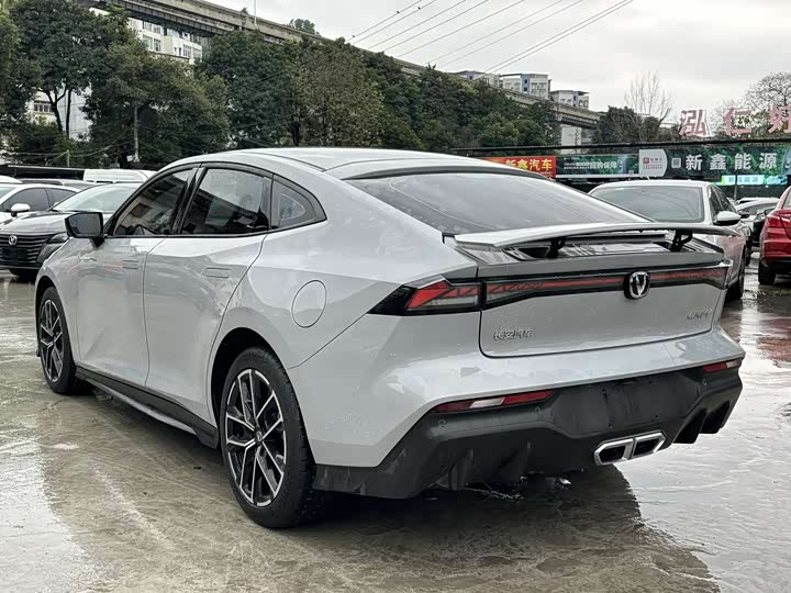 Фото 5 - Changan UNI-V Hybrid