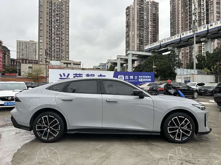 Фото 7 - Changan UNI-V Hybrid