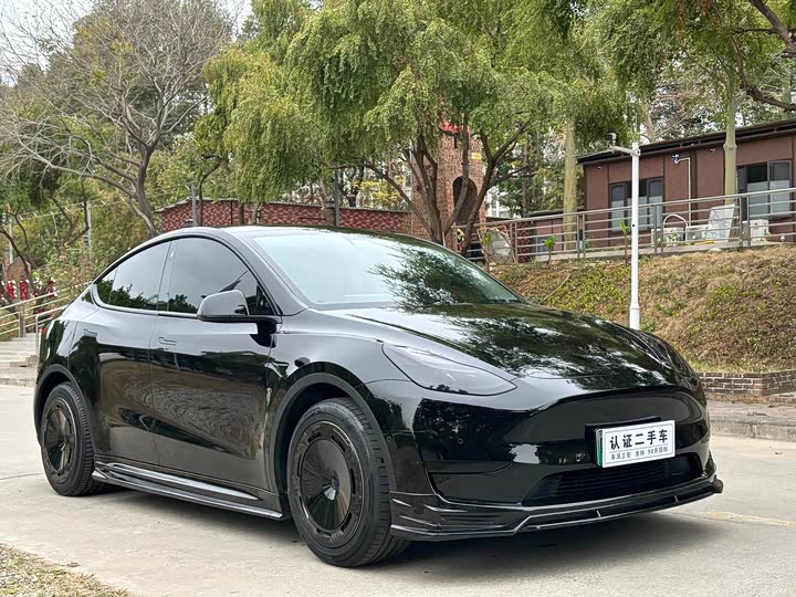 Фото 3 - Tesla Model Y