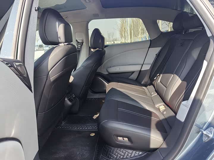 Фото 8 - Zeekr 007