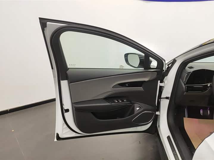 Фото 7 - Hongqi EH7