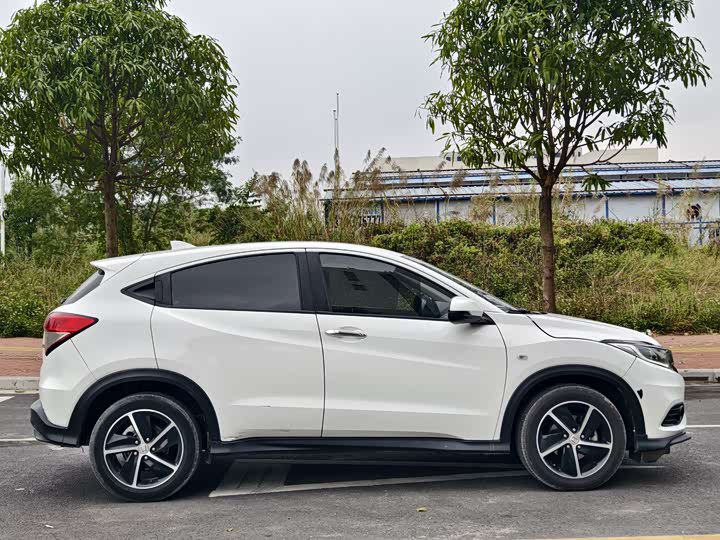 Фото 7 - Honda Vezel