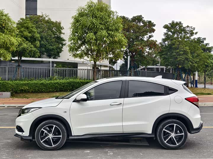 Фото 8 - Honda Vezel