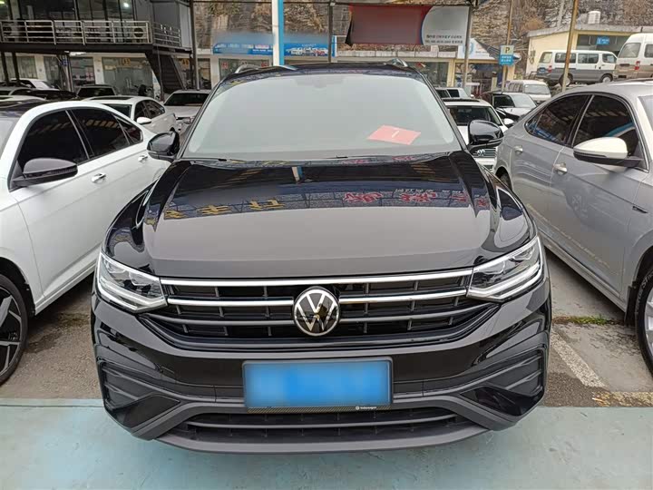 Фото 3 - Volkswagen Tiguan L Pro