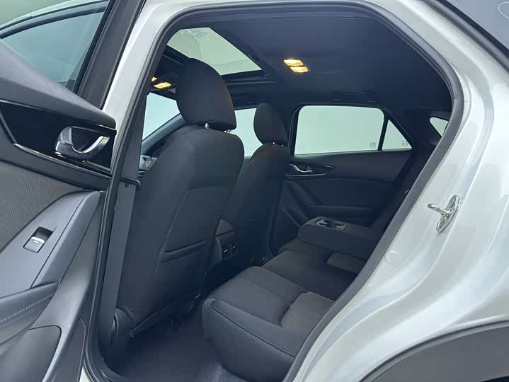 Фото 9 - Mazda CX-4