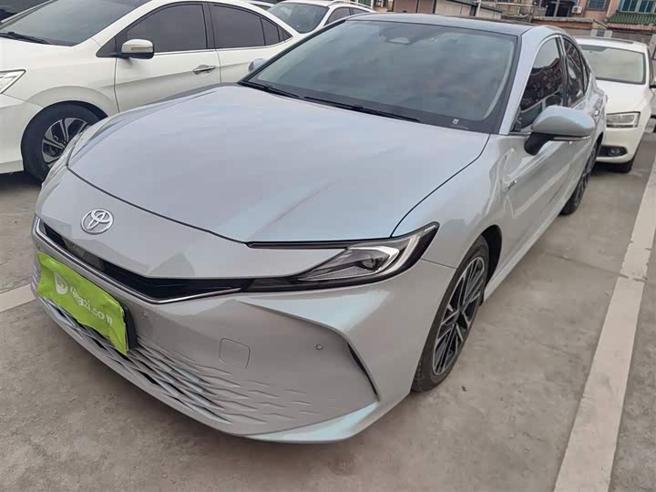 Фото 1 - Toyota Camry