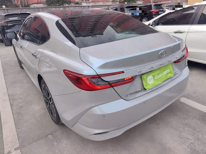 Фото 5 - Toyota Camry