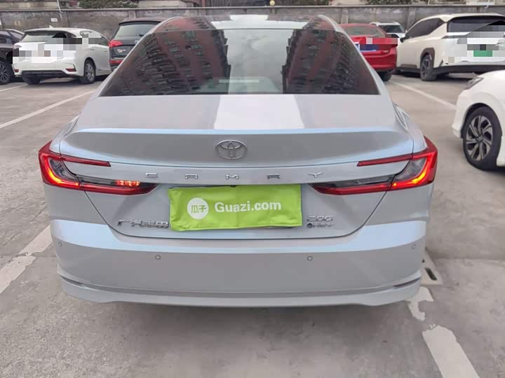 Фото 6 - Toyota Camry