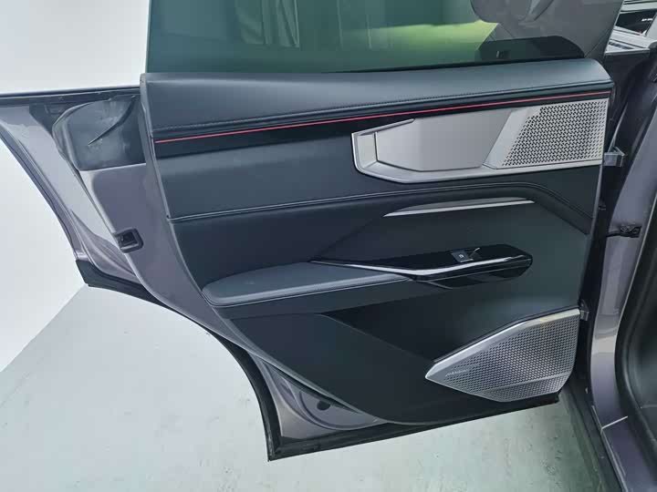 Фото 2 - HiPhi Y