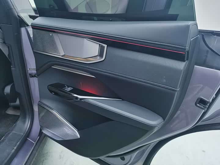 Фото 4 - HiPhi Y