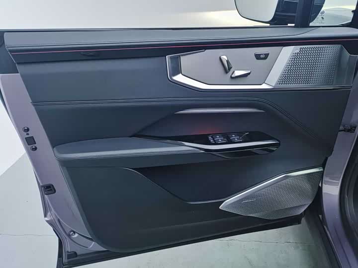 Фото 6 - HiPhi Y