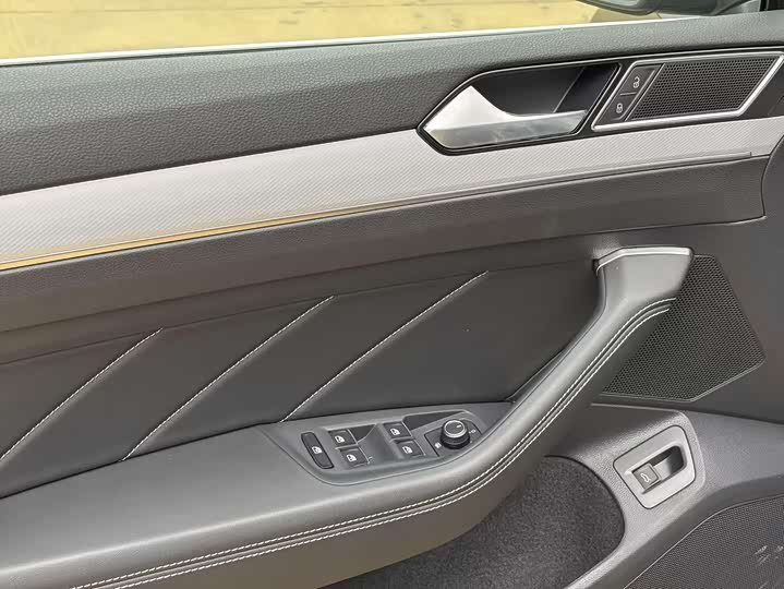 Фото 5 - Volkswagen Magotan