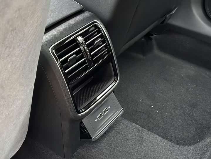 Фото 7 - Volkswagen Magotan