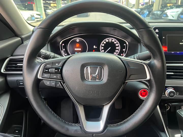 Фото 4 - Honda Accord