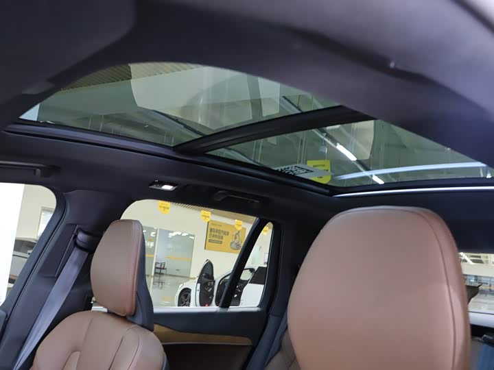 Фото 9 - Volvo XC90