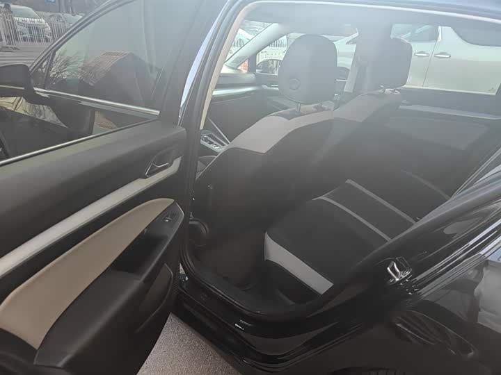 Фото 7 - Volkswagen Golf