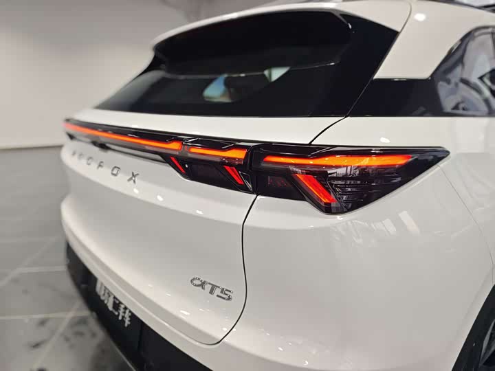 Фото 9 - BAIC Arcfox Alpha T5