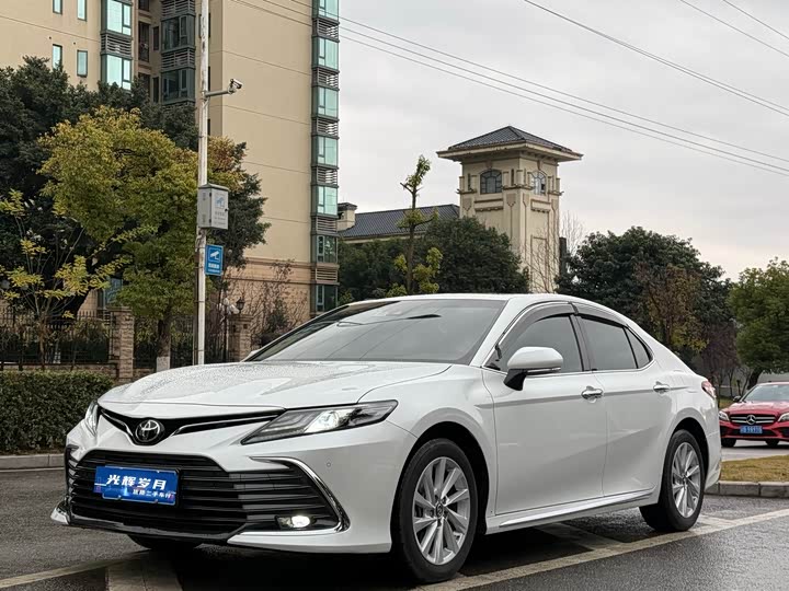 Фото 1 - Toyota Camry